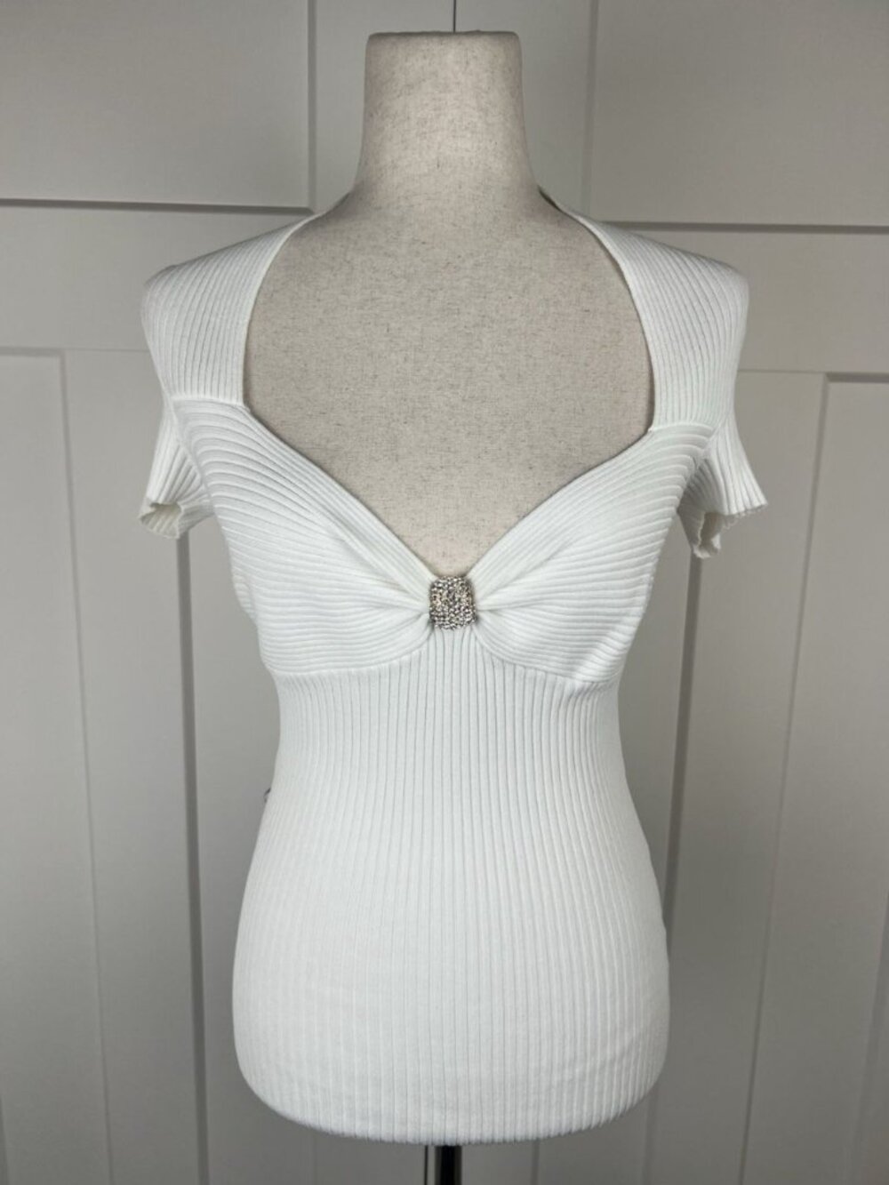 Vintage Cache White Ribbed Sweetheart Top Rhinestone Brooch Pin Up M